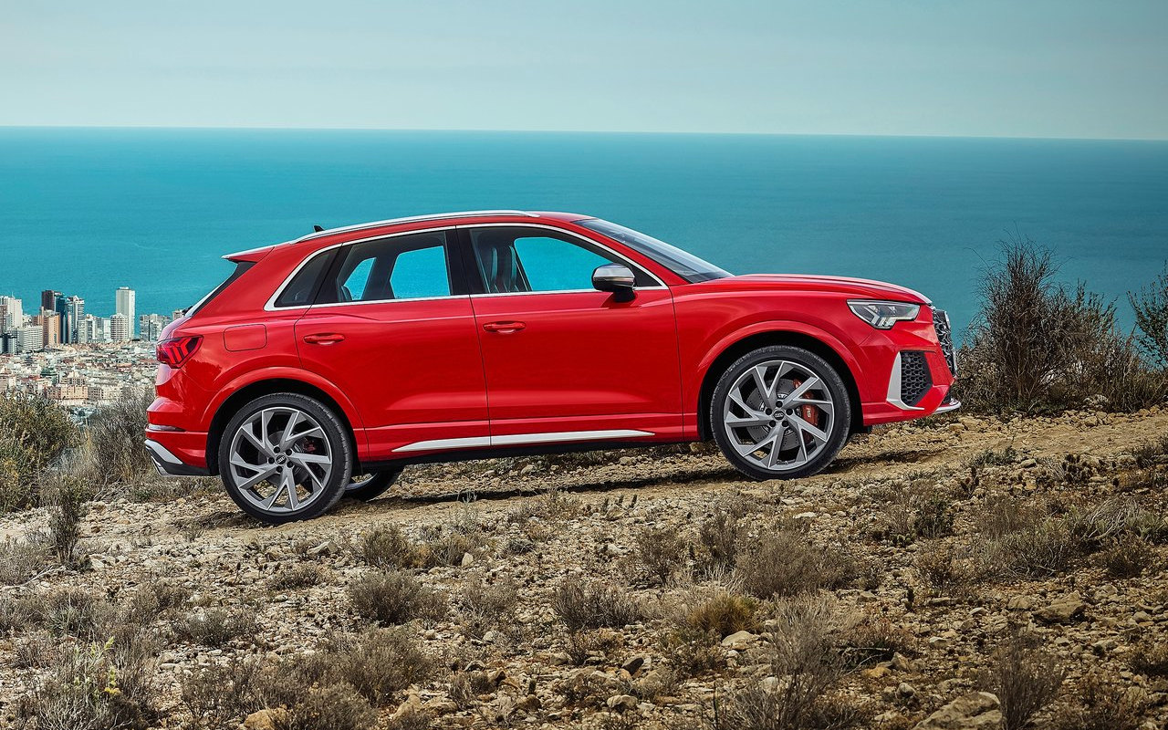 Comparison Audi RS Q3 Sportback 2020 vs Audi RS Q3 2020 SUV Drive